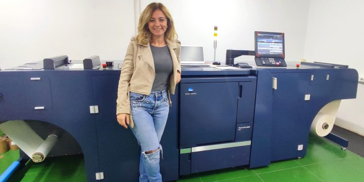 BYB Etiket, pratik, stabil ve çevre dostu baskı için AccurioLabel 230’u seçti