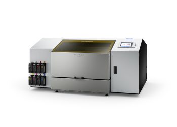 Kalite hız ile buluşuyor: Roland DG Yeni VersaOBJECT MO-240 UV Tezgah Üstü Düz Yataklı Yazıcı ve PrintAutoMate Bulut Yazılımını Piyasaya Sürüyor